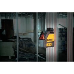 DeWalt® Self-Leveling Cross-Line Laser Level With (3) AA Batteries & Case